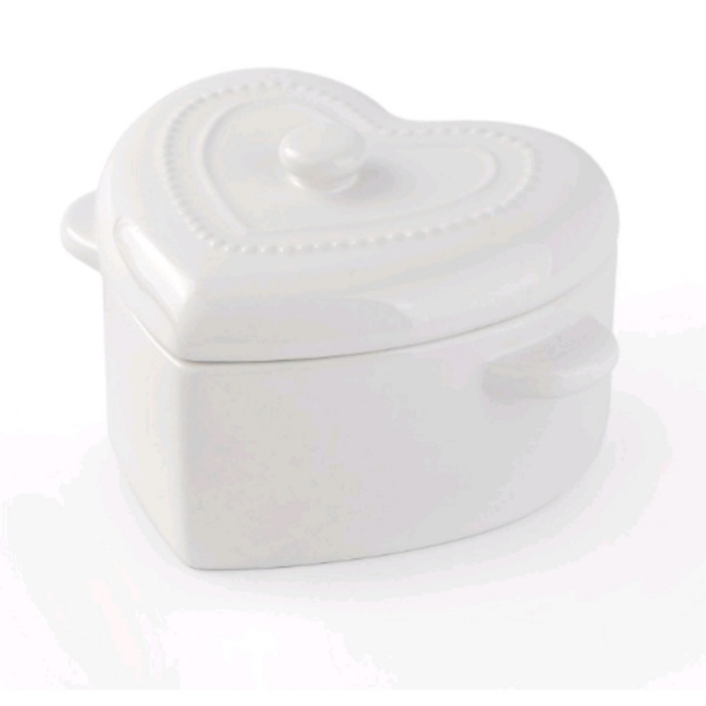 Heart Dutch Oven White - Bullseye's Playground
